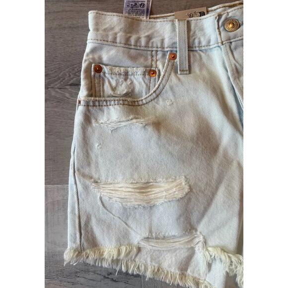 Levi's Jean Shorts Woemns 26 White Denim 5 Pockets Red Tab Cut Off Distressed - Picture 6 of 13